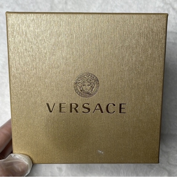 Versace - Picture 16 of 16